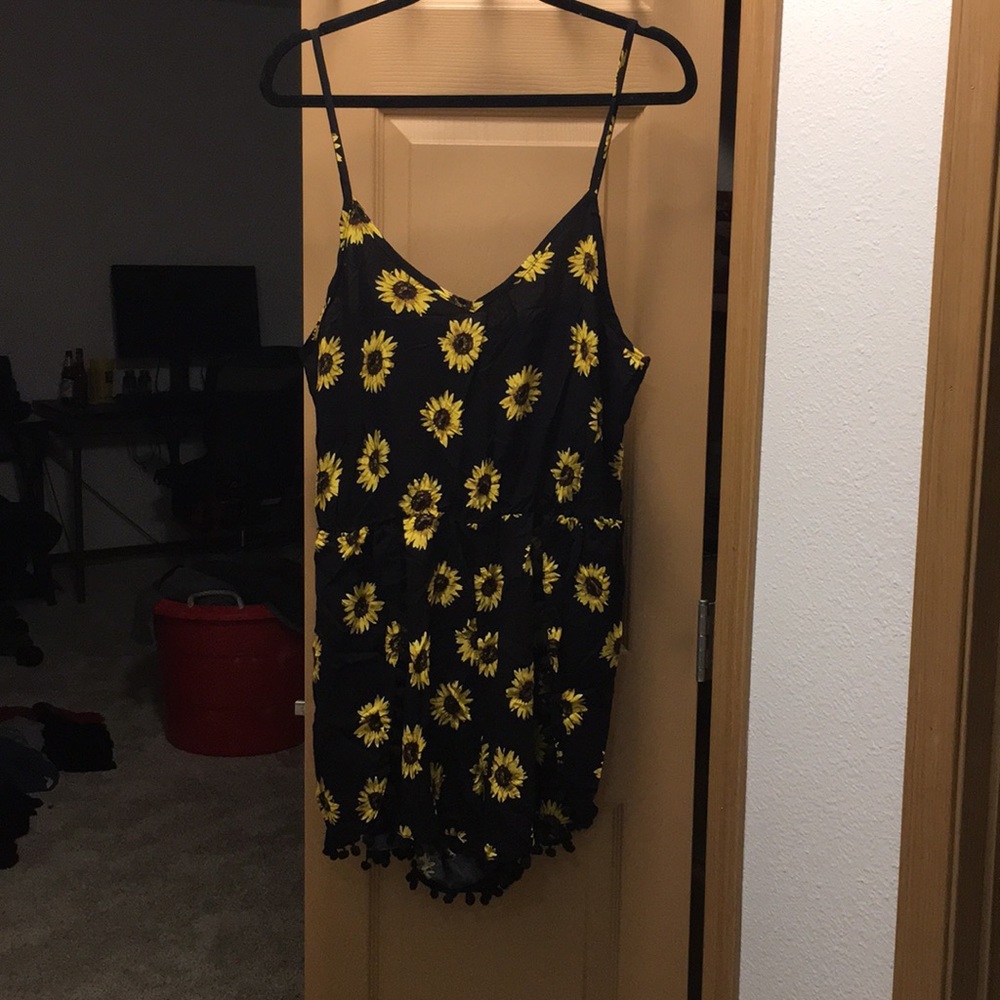 Black and sunflower romper size XL